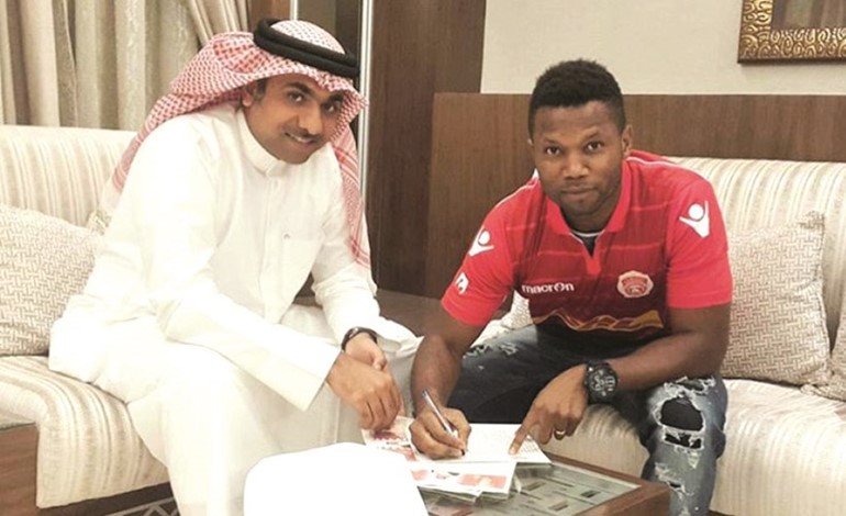 سالامو عند توقيع العقد مع المحرق﻿