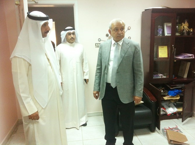دبدر العيسى وجاسم بوحمد خلال الجولة﻿