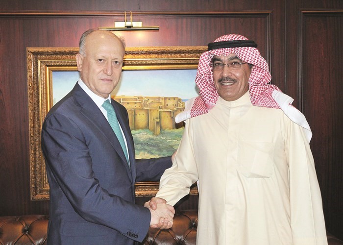 وزير العدل المستقيل اشرف ريفي مستقبلا نائب رئيس التحرير الزميل عدنان الراشدمحمود الطويل﻿