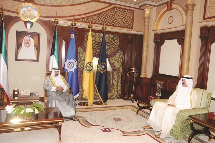 سمو ولي العهد الشيخ نواف الاحمد مستقبلا الشيخ محمد الخالد﻿