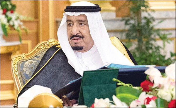 خادم الحرمين الشريفين الملك سلمان بن عبدالعزيز مترئسا جلسة مجلس الوزراء امس واس