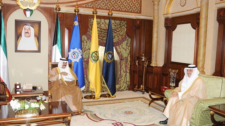 سمو ولي العهد الشيخ نواف الاحمد خلال استقباله السفير سالم الزمانان