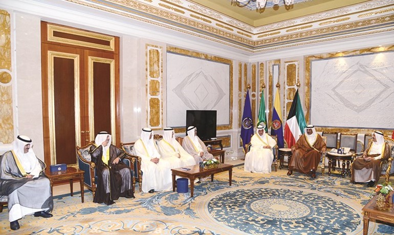 صاحب السمو الامير الشيخ صباح الاحمد خلال استقبال النائب الاول لرئيس الوزراء ووزير الخارجية وعدد من سفراء الكويت المعتمدين في الخارج 