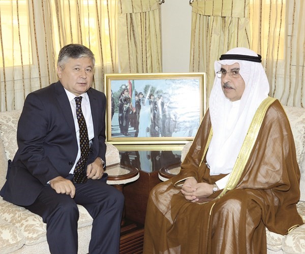 المستشار خالد بودي مقدما التعازي بوفاة الرئيس اسلام كاريموف