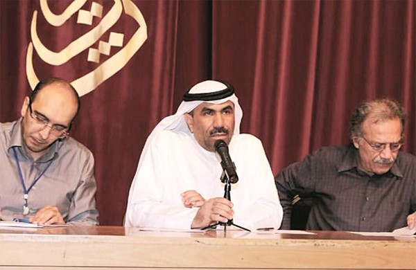 الزميل مفرح الشمري متوسطا الفنان عبدالله يوسف والمخرج انور الحساني﻿