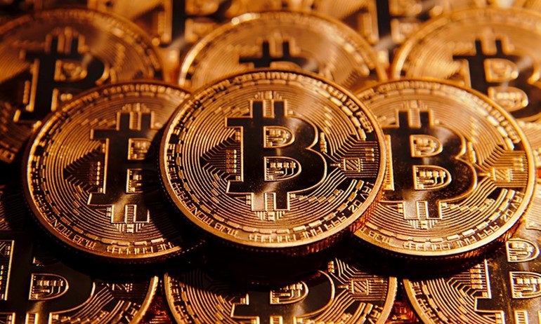 هل تنافس «بيتكوين» العملات الرسمية؟