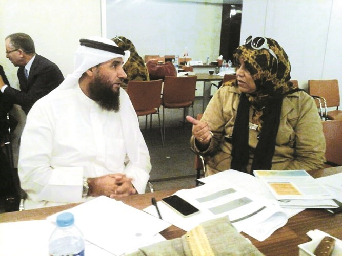 علام الكندري متحدثا الى الزميلة هناء السيد