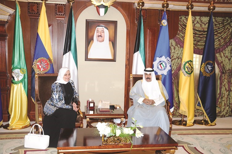 سمو ولي العهد خلال استقباله وزيرة الشؤون ووزيرة الدولة لشؤون التخطيط هند الصبيح﻿