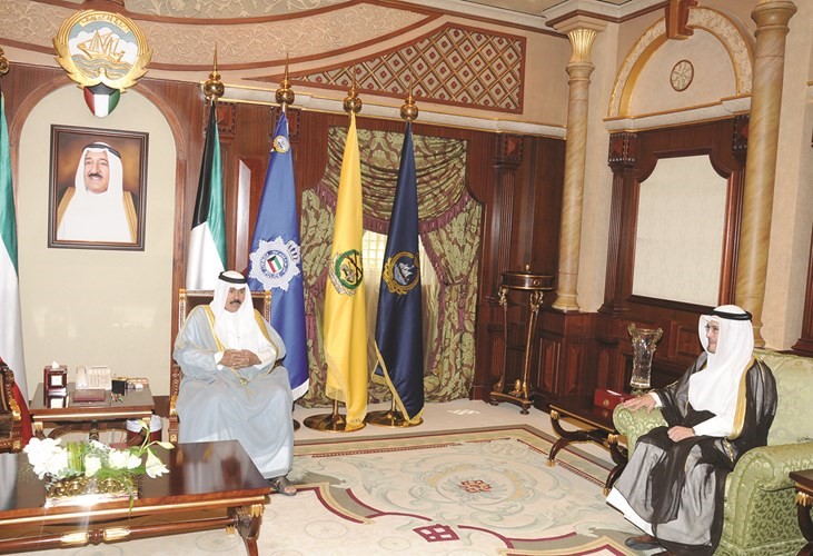 سمو ولي العهد الشيخ نواف الاحمد خلال استقباله السفير نواف العنزي﻿