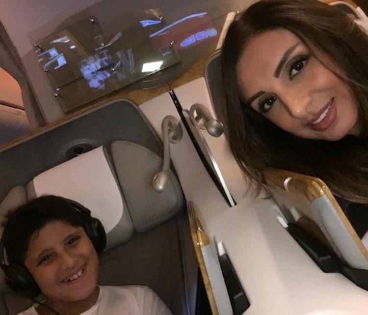 صور مفاجئة لإبن أنغام "الكويتي" من داخل غرفة العلاج في أميركا!