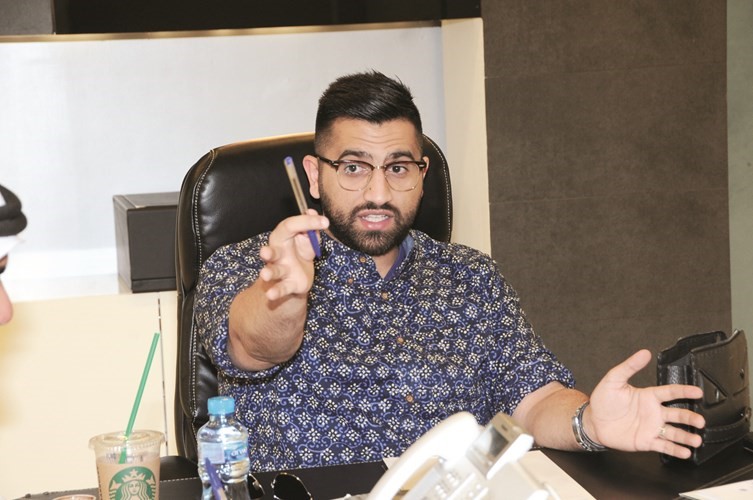 علي نجم: لا أقبل أن أكون «ببغاء كاشخ» لأطلع على شاشة تلفزيون.. وأنا الرقم واحد في عيني