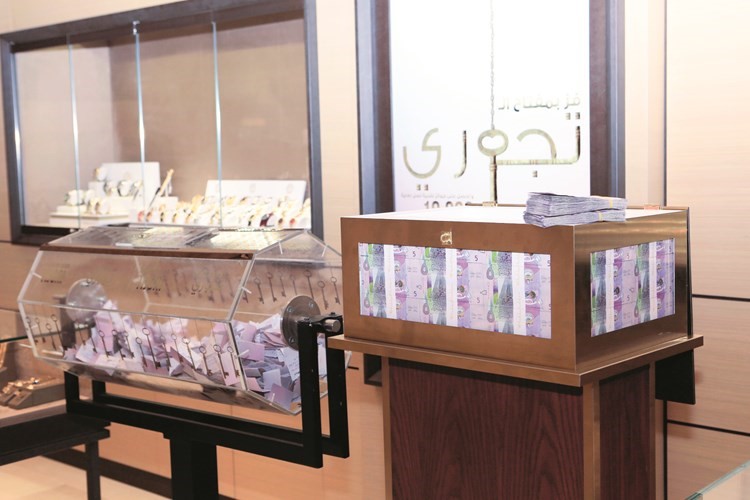 «الطرف الأغر» يعلن عن اسم الفائزة بمبلغ 5.000 دينار في مهرجان التجوري