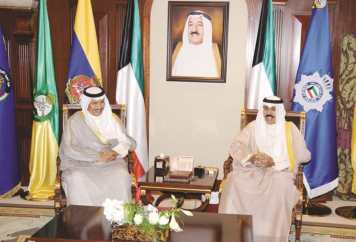 سمو ولي العهد الشيخ نواف الاحمد مستقبلا سمو رئيس الوزراء الشيخ جابر المبارك