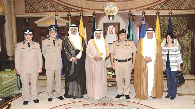 سمو ولي العهد مع الشيخ محمد الخالد والفريق سليمان الفهد واللواء دفهد الدوسري واللواء اسعد الرويح وجمال الريش وفارعة عمادي
