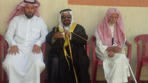 بالصور.. سعودي ثمانيني يتزوج للمرة الأولى ويفارق العزوبية