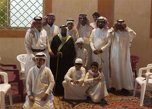 بالصور.. سعودي ثمانيني يتزوج للمرة الأولى ويفارق العزوبية