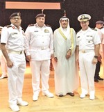 الشيخ عزام الصباح متوسطا بعض الحضور في مراسم التسليم والتسلم﻿