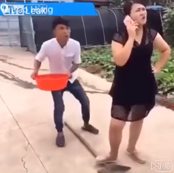 بالفيديو.. رجل حاول تنفيذ مقلب في زوجته فانقلب عليه