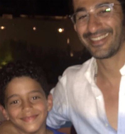 بالصور... أبناء صابرين برفقة أحمد حلمي