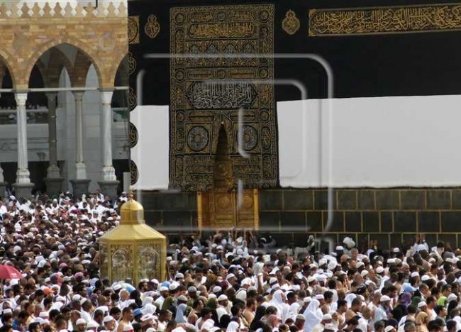 حجاج بيت الله الحرام يتوافدون إلى مشعر منى لقضاء يوم التروية