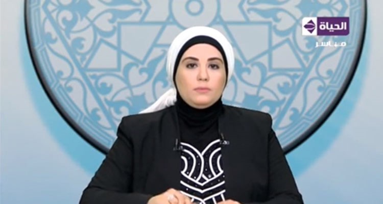 بالفيديو.. متصل يحرج الداعية نادية: كيف تأمرين بالمعروف وتضعين "ميك أب"!