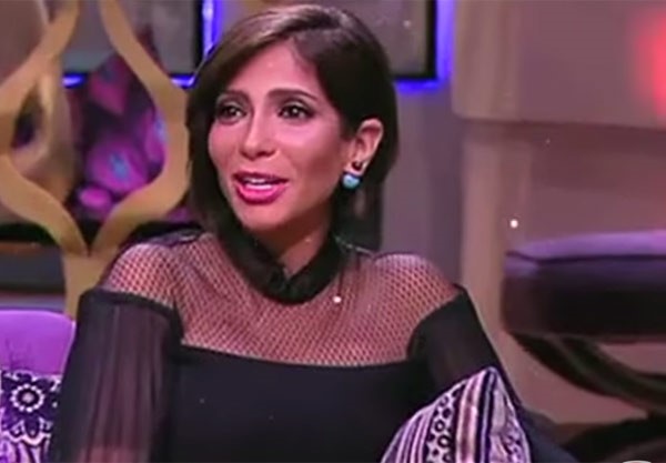 بالفيديو.. منى زكي تعترف بأنها مزقت صور زفافها من احمد حلمي