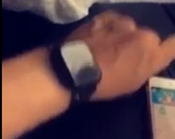 بالفيديو.. الاعلامي أحمد العنزي يشرح كيفية عمل ساعة الحاج المرتبطة بتطبيق ذكي عبر الهاتف لتحديد المواقع للحجاج الآخرين