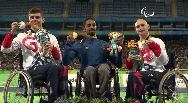 الحمود يهنئ الأمير بفوز اللاعب أحمد المطيري بذهبية في”ريو 2016 “