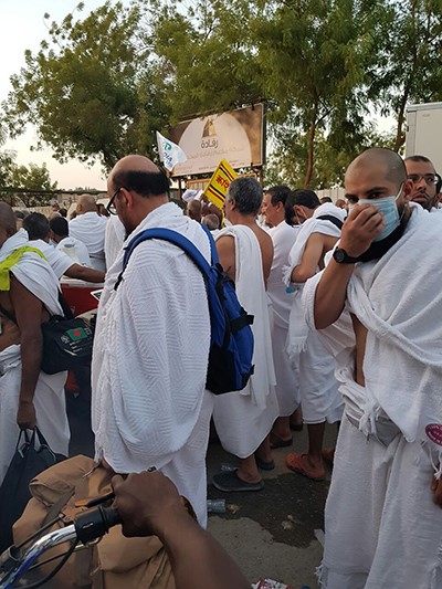 بالفيديو والصور.. حجاج بيت الله الحرام خلال النفير من صعيد عرفات