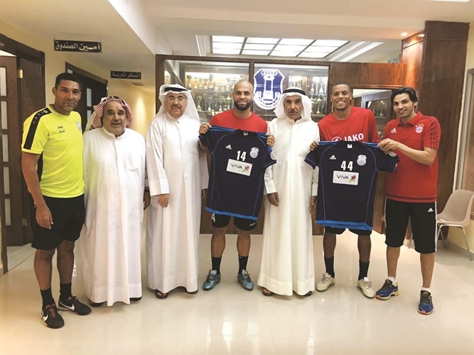 فهد غانم يتوسط فيتو وصامويل وعددا من اعضاء مجلس الادارة والجهازين الاداري والفني لليرموك﻿