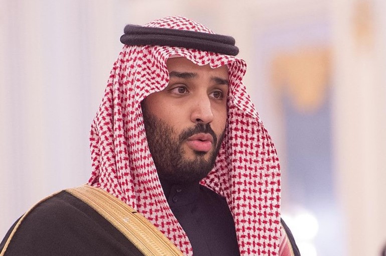 بالفيديو .. محمد بن سلمان لضابط كويتي: «حنا وياكم واللي يجيكم يجينا»