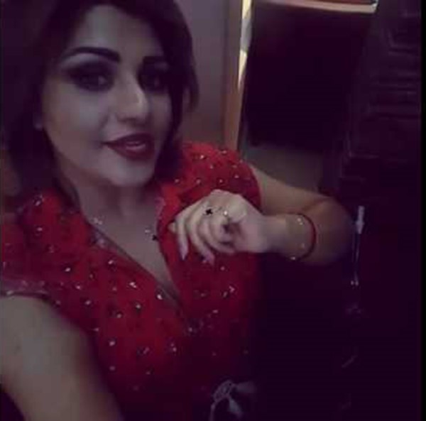 بالفيديو .. فنان قدير نعت فنانة كويتية بـ "بنت الهندية".. وهكذا ردت بحذاء شاروخان