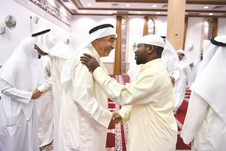 تبادل التهاني بالعيد﻿