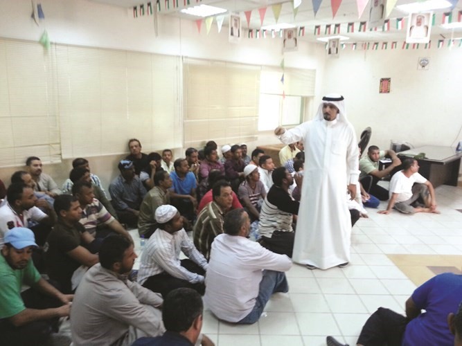 عدد من العمالة المخالفة