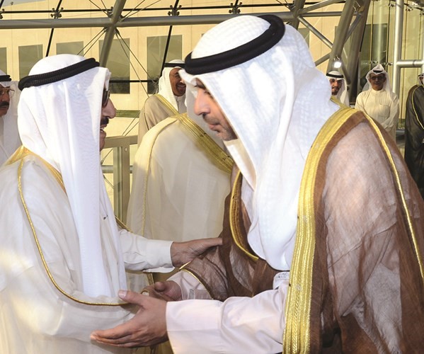 صاحب السمو مصافحا الشيخ محمد العبدالله﻿
