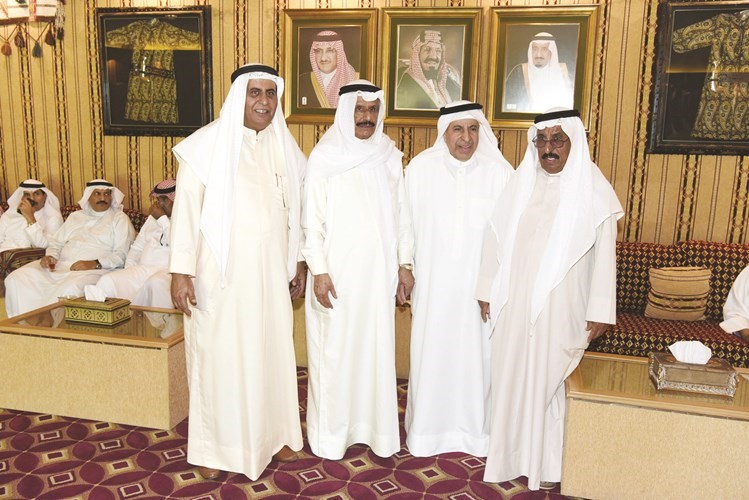 ﻿السفير السعودي مع محمد المعجل واثنين من المهنئين﻿