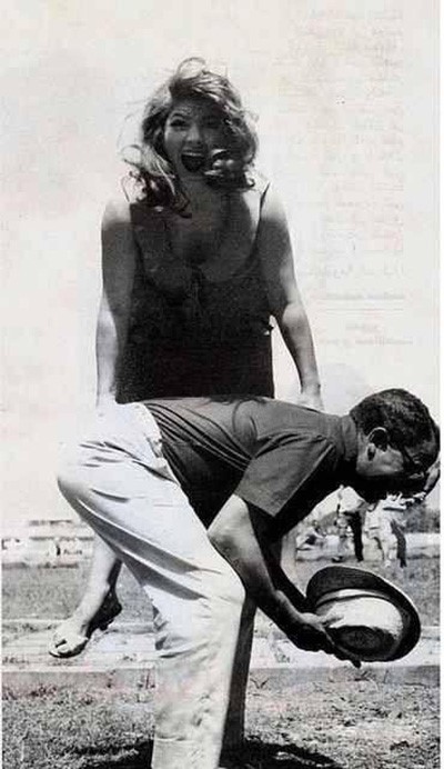 3 صور طريفة ونادرة لفؤاد المهندس مع شويكار