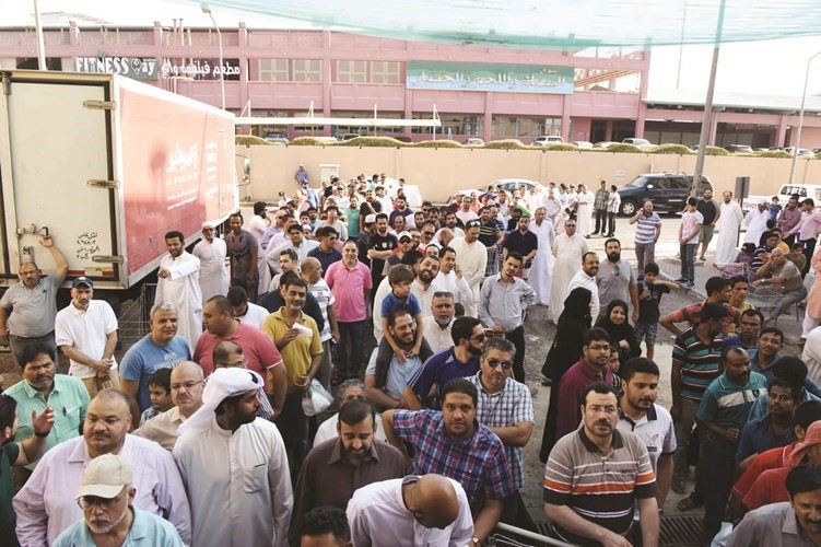 اقبال كبير من المواطنين والمقيمين على المسالخ لذبح الاضاحي ريليش كومار