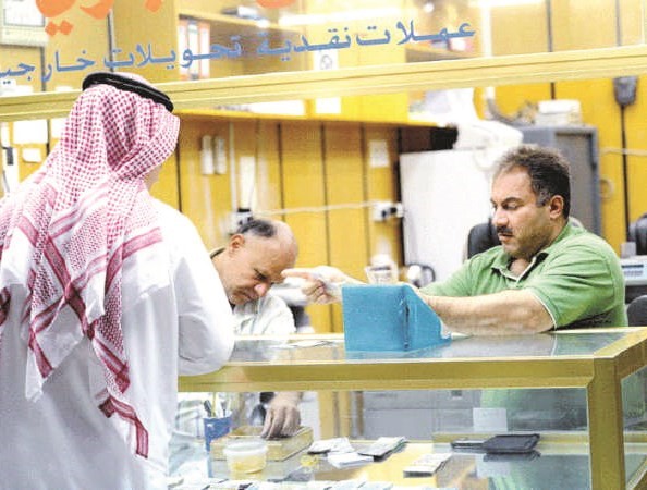الريال السعودي يتصدر سوق الصرافة في أسبوع العيد.. والدولار ثانياً
