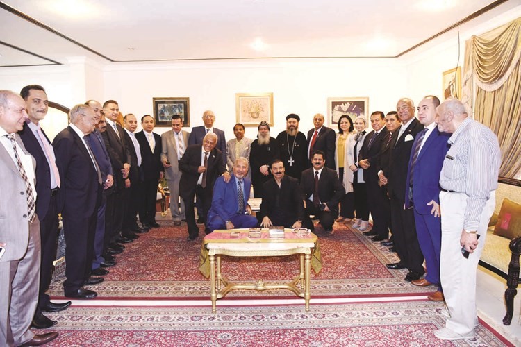 لقطة تذكارية مع السفير المصري ياسر عاطفريليش كومار﻿