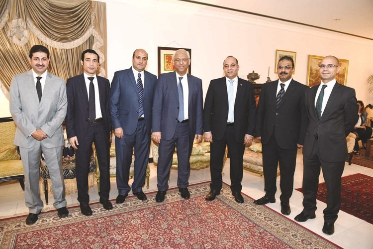 السفير المصري ياسر عاطف وعدد من المهنئين﻿