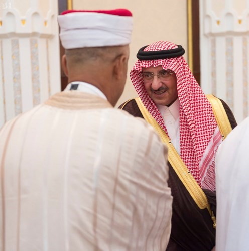 سمو ولي العهد خلال اقامة خادم الحرمين الشريفينحفل الاستقبال السنوي لاصحاب الدولة وكبار الشخصيات الاسلامية الذين ادوا فريضة الحج هذا العام واس