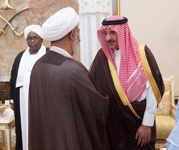 سمو ولي العهد خلال اقامة خادم الحرمين الشريفينحفل الاستقبال السنوي لاصحاب الدولة وكبار الشخصيات الاسلامية الذين ادوا فريضة الحج هذا العام واس