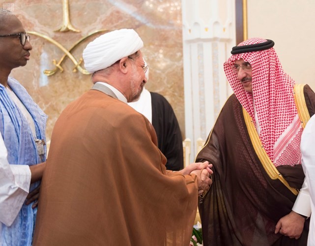 سمو ولي العهد خلال اقامة خادم الحرمين الشريفينحفل الاستقبال السنوي لاصحاب الدولة وكبار الشخصيات الاسلامية الذين ادوا فريضة الحج هذا العام واس