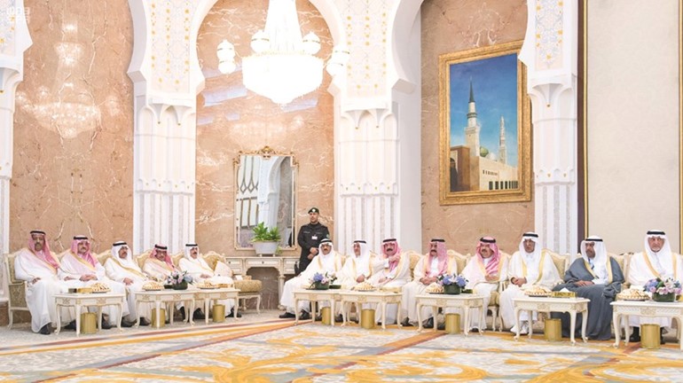 جانب من حفل الاستقبال السنوي ويظهر صاحب السمو الملكي الامير خالد الفيصل والشيخ احمد الفهدواس
