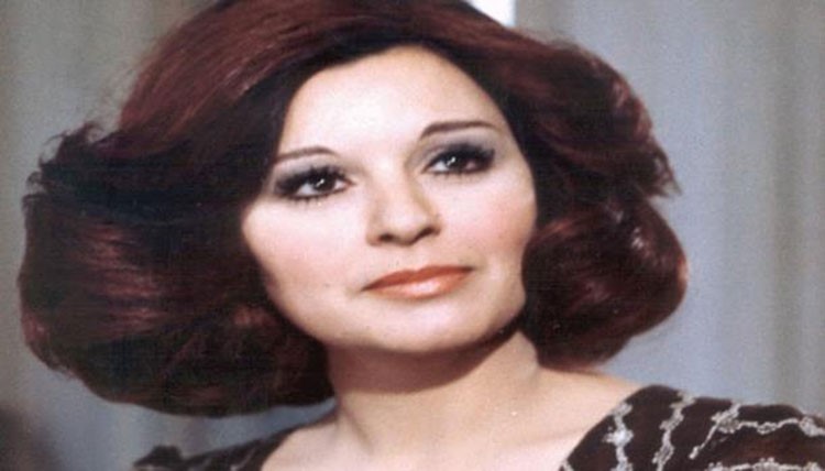 فيديو يغزو مواقع التواصل الاجتماعي.. سعاد حسني تغني بآخر ظهور لها بحضور كل النجوم "ما تجبلي شوكولاتة"