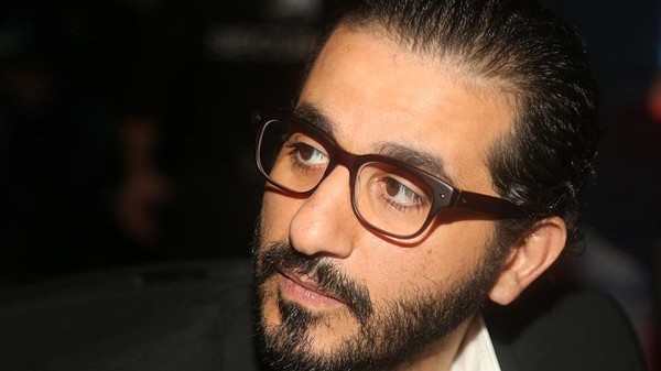 أحمد حلمي يمازح منى زكي عبر"تويتر" .. وإيرادات فيلمه تقترب من "5" ملايين في ثالث أيام العيد