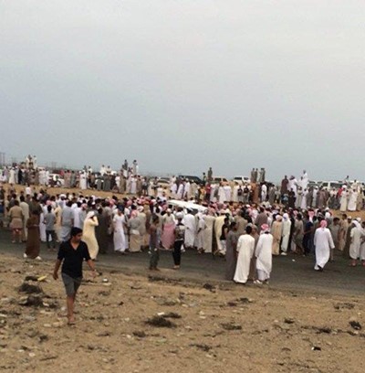 فيديو مروع لانقلاب سيارة جيب أثناء التقحيص بعُمان.. وتطاير شخصين منها