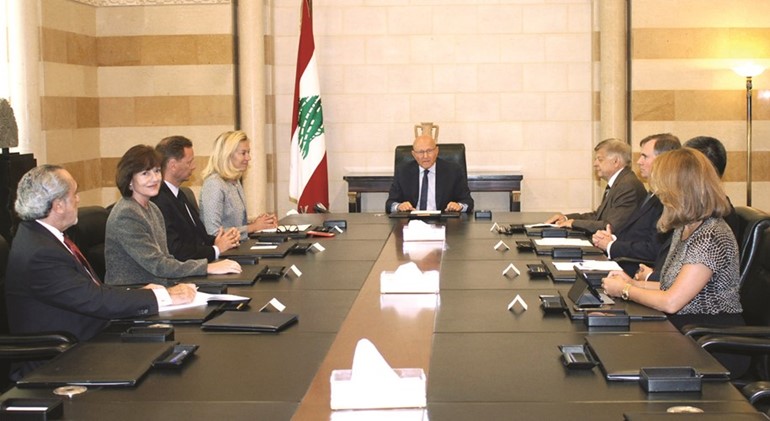 رئيس مجلس الوزراء تمام سلام مستقبلا سفراء الدول الكبرى والمنسقة الخاصة للامم المتحدة في لبنان سيغريد كاغمحمود الطويل