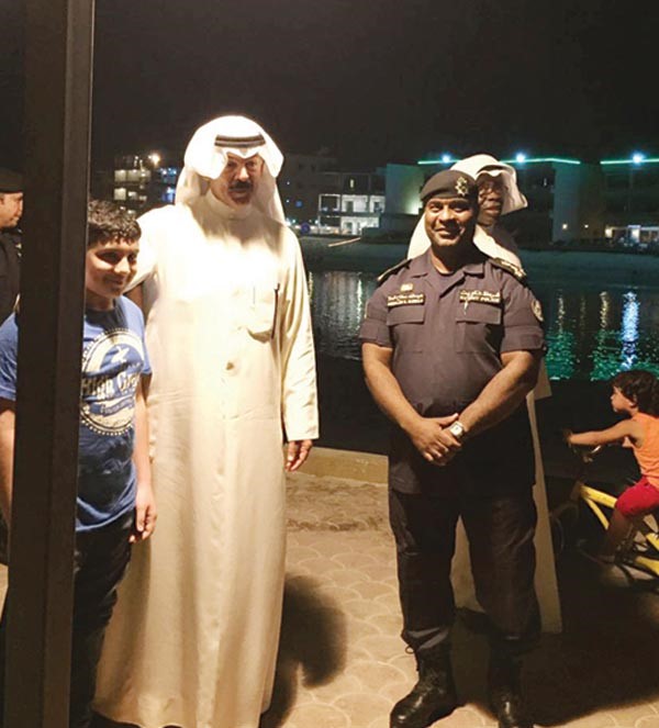 الشيخ محمد الخالد خلال جولته في مدينة صباح الاحمد البحرية